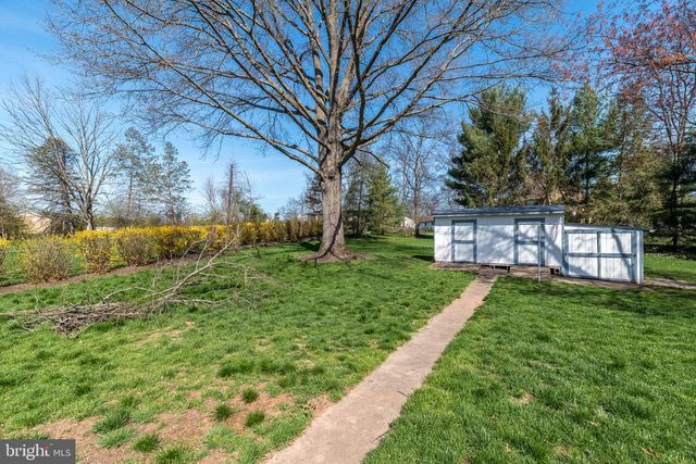 33 ONYX LN, Gilbertsville, PA 19525