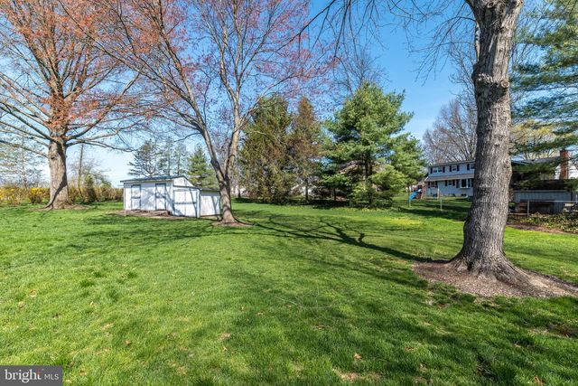 33 ONYX LN, Gilbertsville, PA 19525