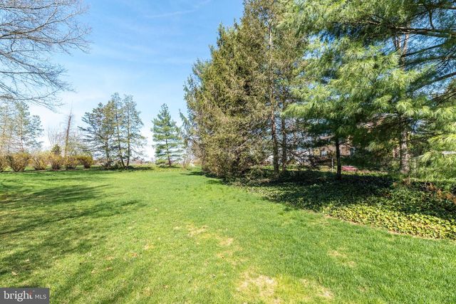 33 ONYX LN, Gilbertsville, PA 19525
