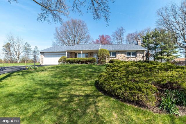 33 ONYX LN, Gilbertsville, PA 19525