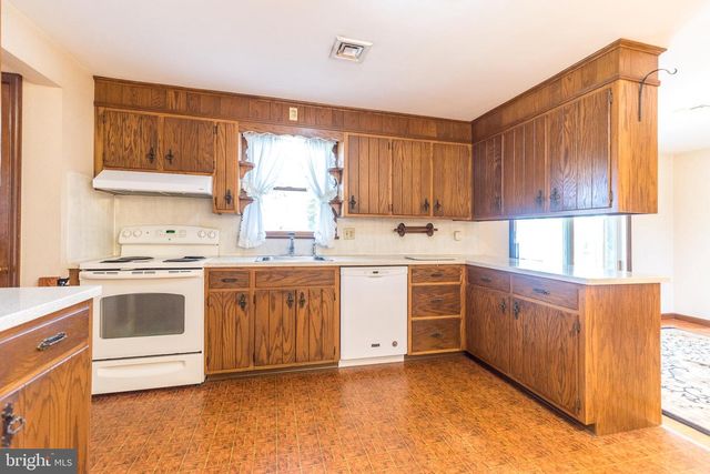 33 ONYX LN, Gilbertsville, PA 19525