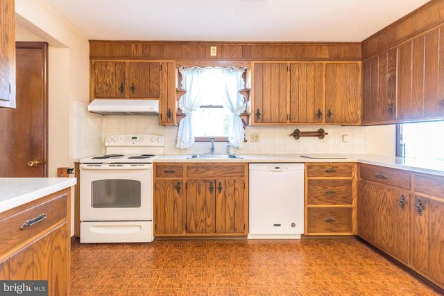 33 ONYX LN, Gilbertsville, PA 19525