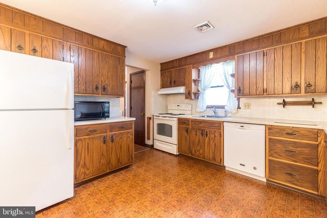 33 ONYX LN, Gilbertsville, PA 19525