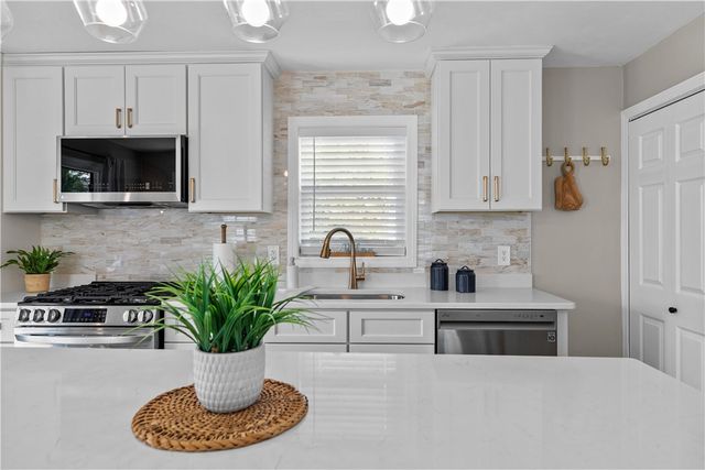 230 Cedar Avenue, Portsmouth, RI 02871