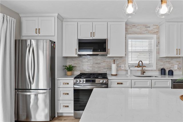 230 Cedar Avenue, Portsmouth, RI 02871