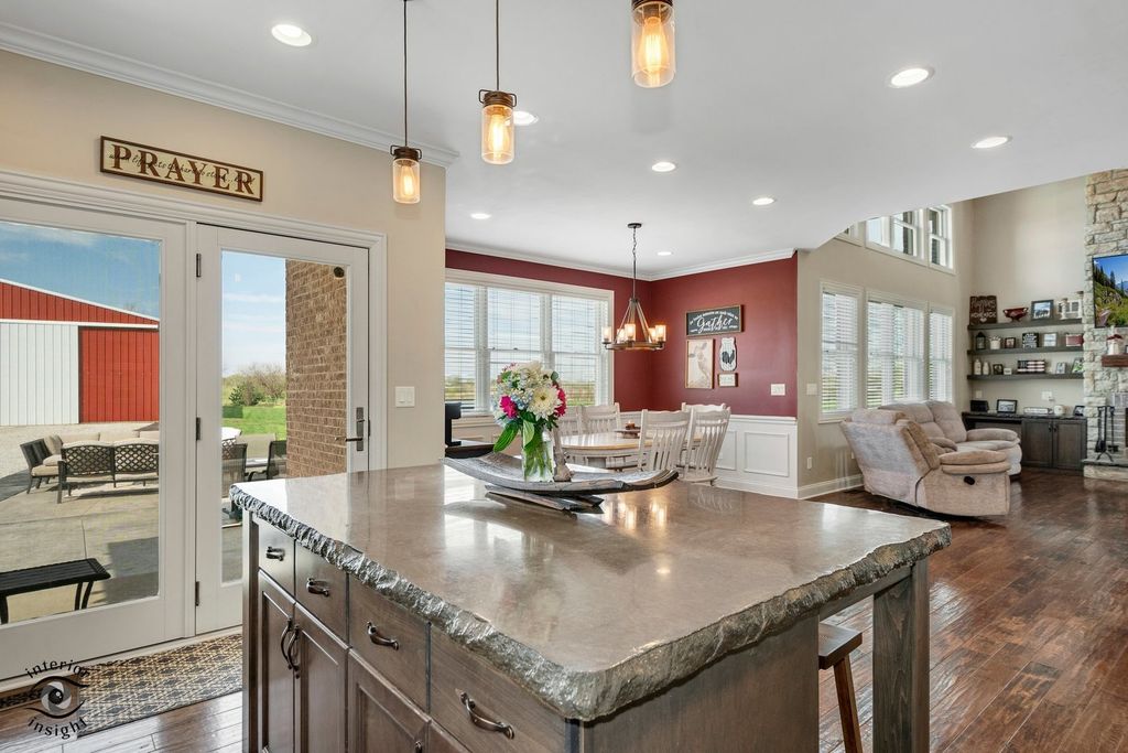 Image 17 of property listing at 28202 S 120th Avenue, Peotone, IL 60468