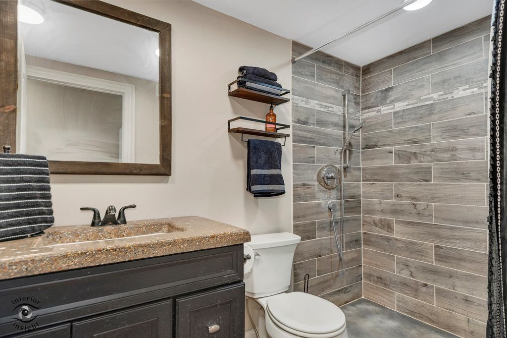 Image 33 of property listing at 28202 S 120th Avenue, Peotone, IL 60468