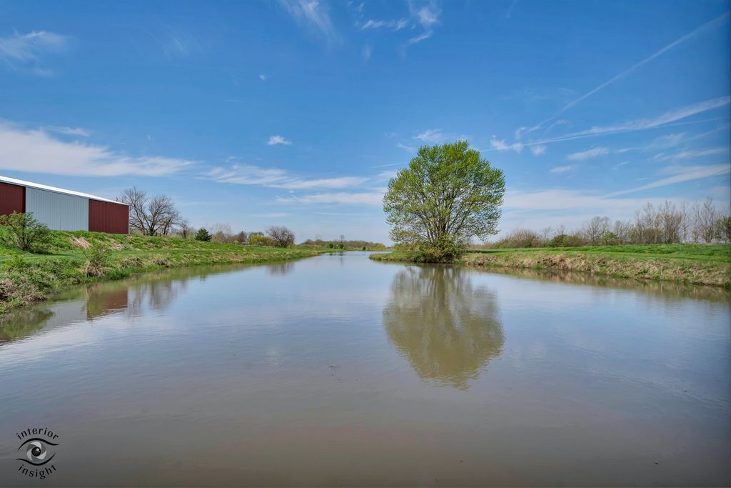 Image 37 of property listing at 28202 S 120th Avenue, Peotone, IL 60468