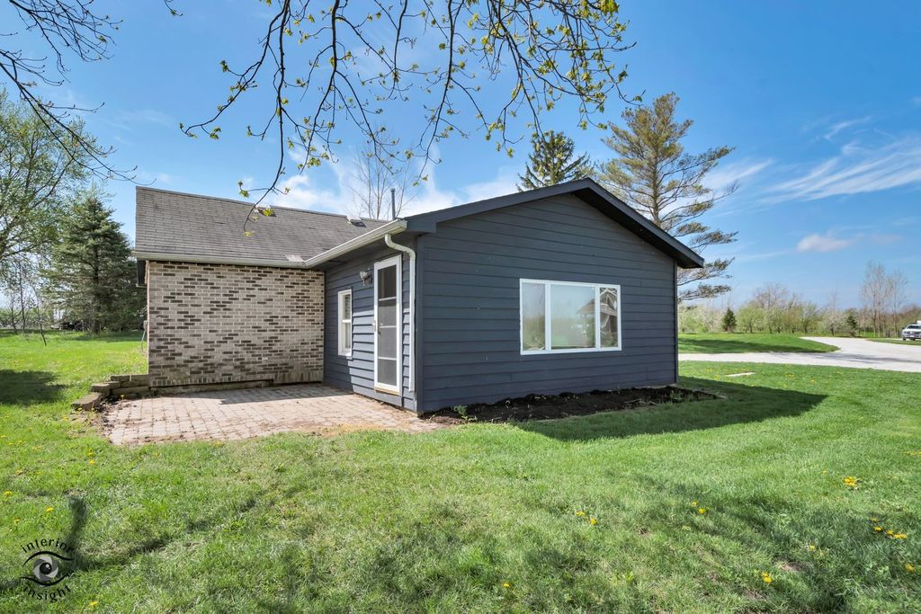 Image 40 of property listing at 28202 S 120th Avenue, Peotone, IL 60468
