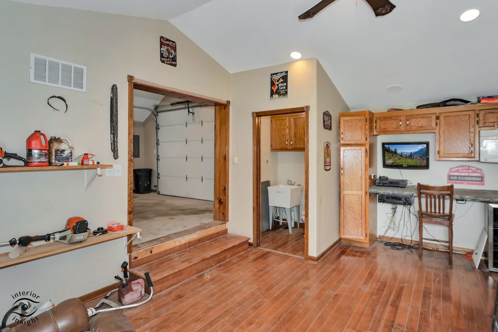Image 41 of property listing at 28202 S 120th Avenue, Peotone, IL 60468