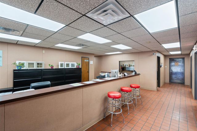 901 S Main ST, Taylor, TX 76574