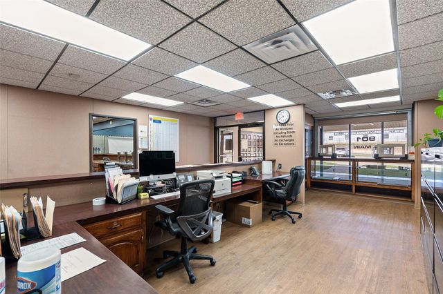 901 S Main ST, Taylor, TX 76574