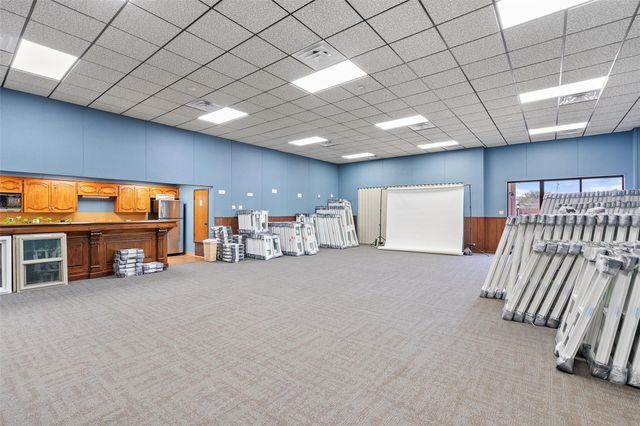 901 S Main ST, Taylor, TX 76574