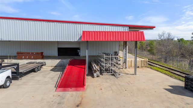 901 S Main ST, Taylor, TX 76574