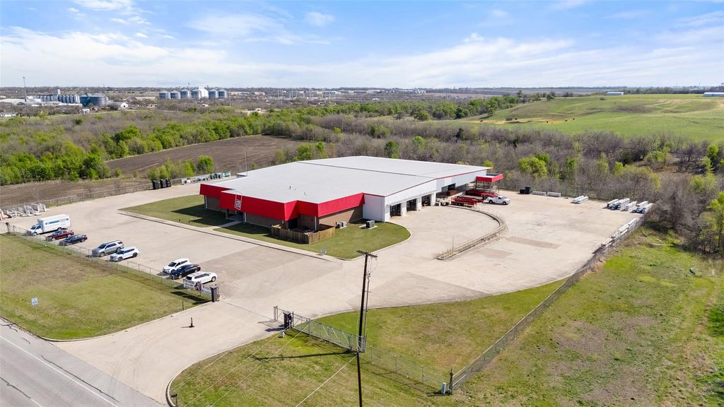 901 S Main ST, Taylor, TX 76574