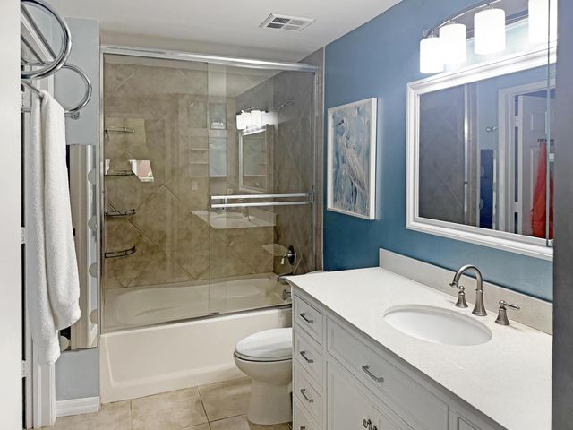 802 W Windward Way 304, Lantana, FL 33462