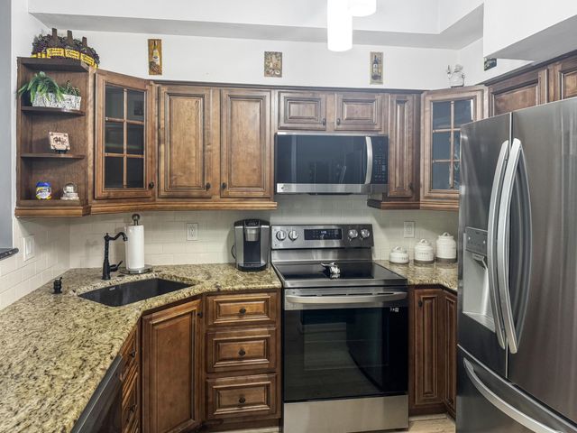 802 W Windward Way 304, Lantana, FL 33462