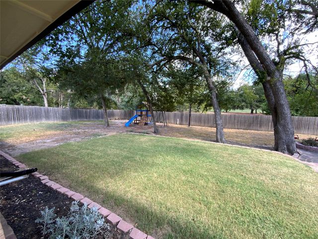 2020 Arbor Bend Street, Bonham, TX 75418