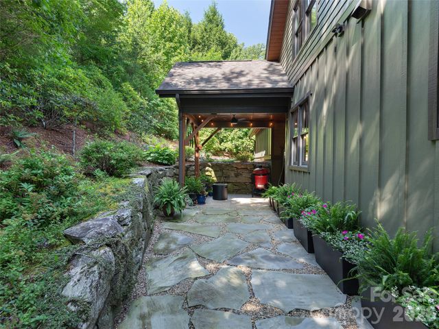 80 Village Pointe Lane, Asheville, NC 28803