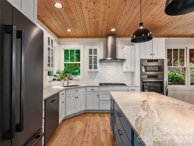 80 Village Pointe Lane, Asheville, NC 28803