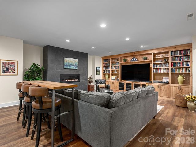80 Village Pointe Lane, Asheville, NC 28803