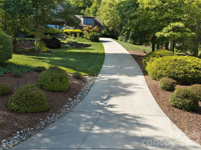 80 Village Pointe Lane, Asheville, NC 28803