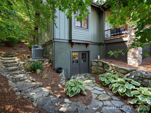 80 Village Pointe Lane, Asheville, NC 28803