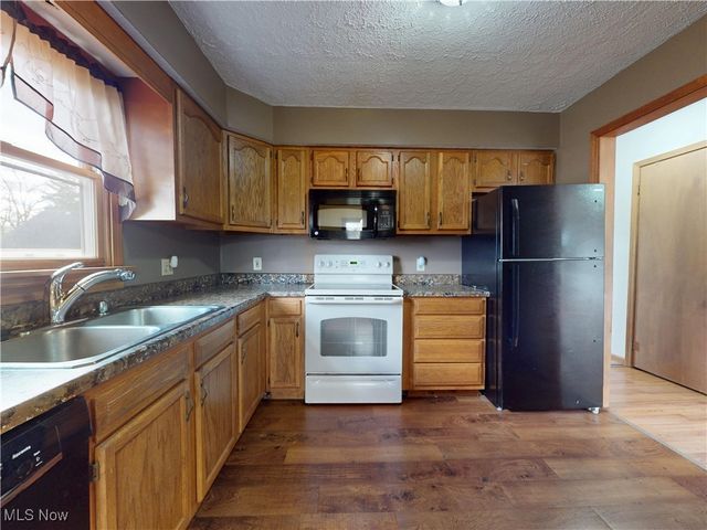 1144 Benton Street, Barberton, OH 44203