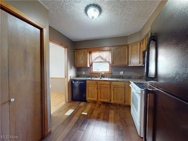 1144 Benton Street, Barberton, OH 44203