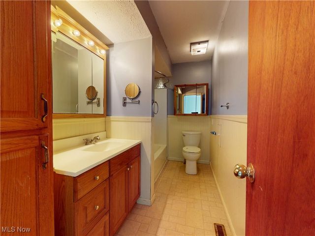 1144 Benton Street, Barberton, OH 44203