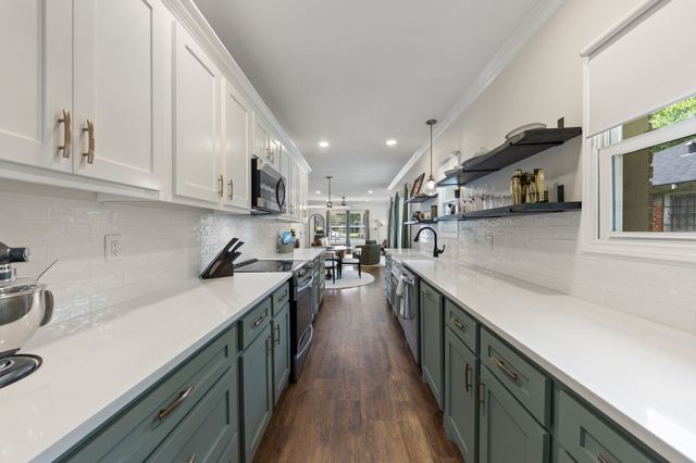 1116 S Montreal Avenue, Dallas, TX 75208