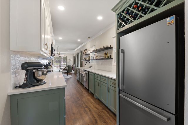 1116 S Montreal Avenue, Dallas, TX 75208