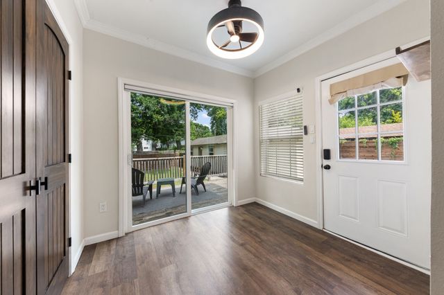1116 S Montreal Avenue, Dallas, TX 75208
