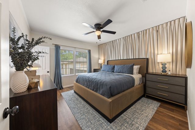 1116 S Montreal Avenue, Dallas, TX 75208