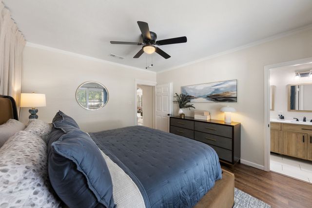 1116 S Montreal Avenue, Dallas, TX 75208