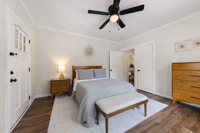 1116 S Montreal Avenue, Dallas, TX 75208