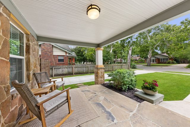 1116 S Montreal Avenue, Dallas, TX 75208