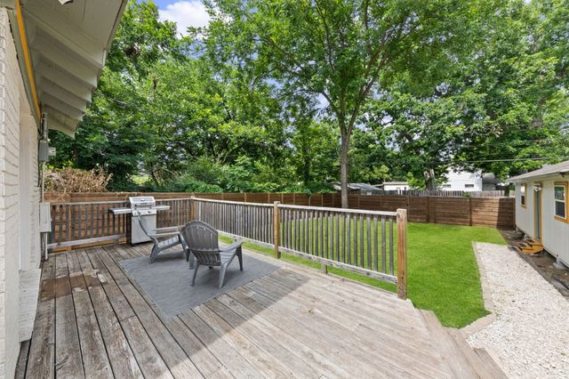 1116 S Montreal Avenue, Dallas, TX 75208