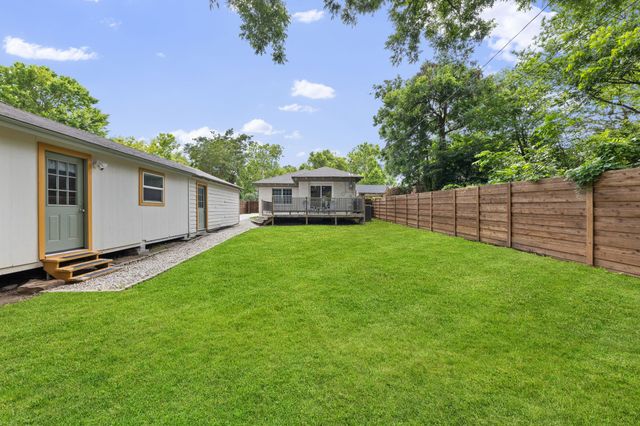 1116 S Montreal Avenue, Dallas, TX 75208