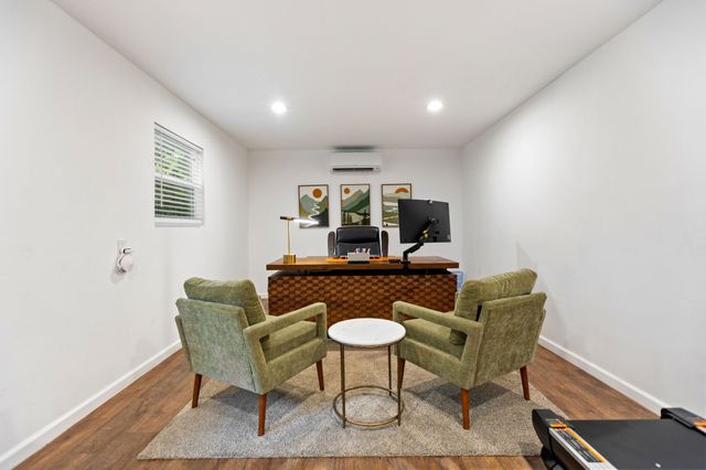 1116 S Montreal Avenue, Dallas, TX 75208