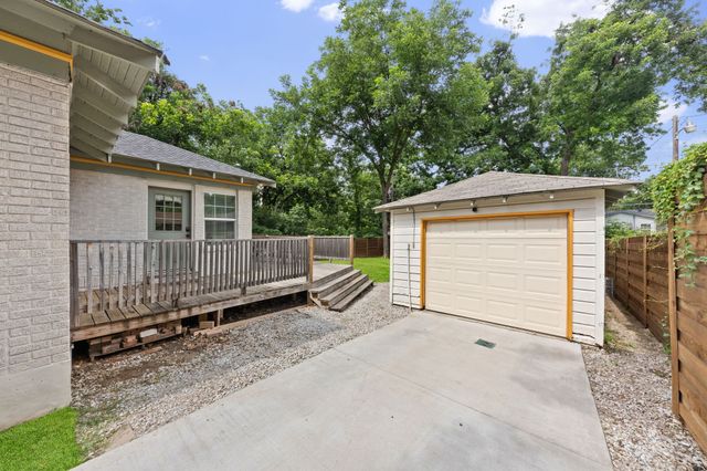 1116 S Montreal Avenue, Dallas, TX 75208