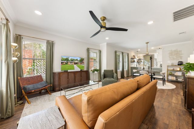 1116 S Montreal Avenue, Dallas, TX 75208