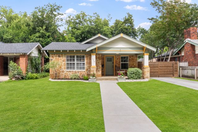 1116 S Montreal Avenue, Dallas, TX 75208