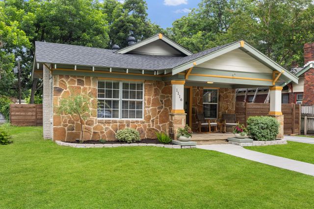1116 S Montreal Avenue, Dallas, TX 75208