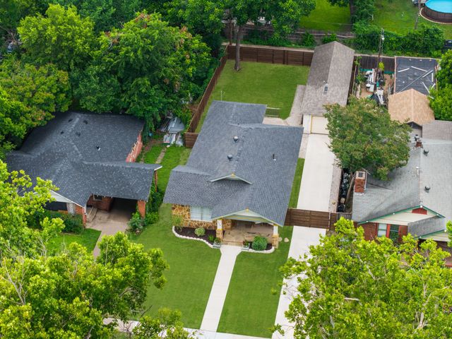 1116 S Montreal Avenue, Dallas, TX 75208