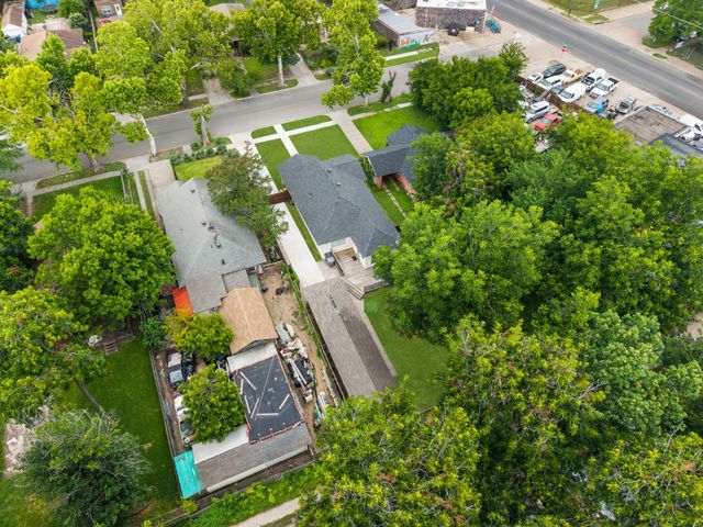 1116 S Montreal Avenue, Dallas, TX 75208
