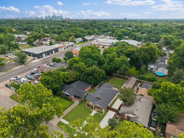 1116 S Montreal Avenue, Dallas, TX 75208