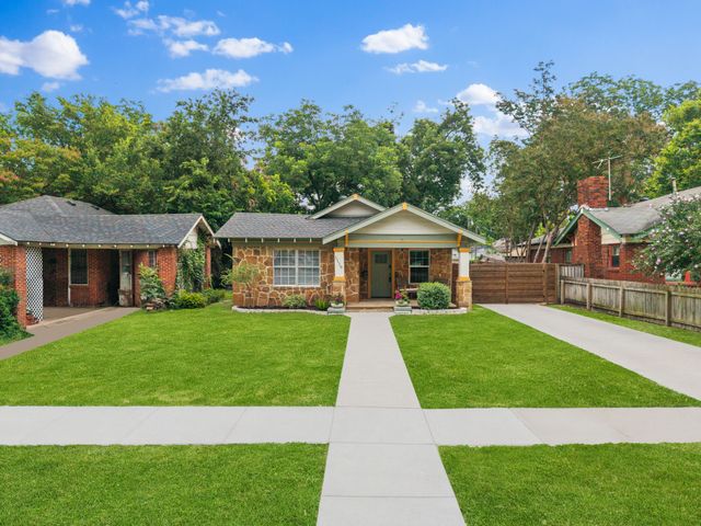 1116 S Montreal Avenue, Dallas, TX 75208
