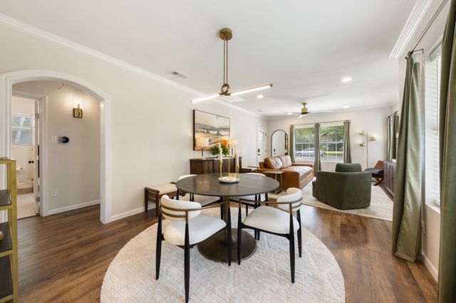 1116 S Montreal Avenue, Dallas, TX 75208