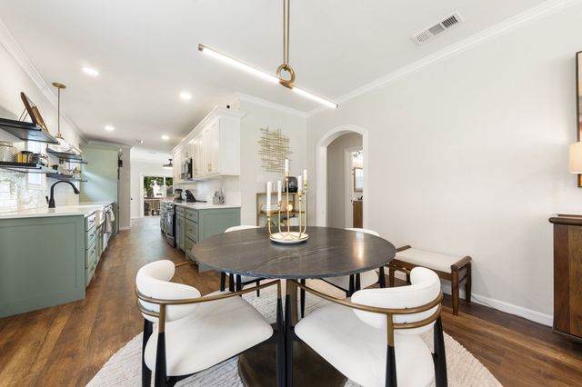 1116 S Montreal Avenue, Dallas, TX 75208